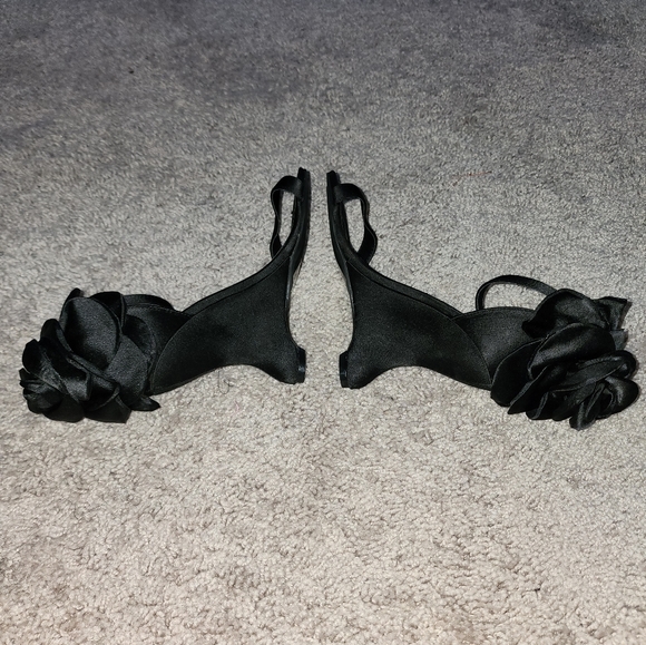 Brand New Satin Rose Heel - Picture 3 of 3